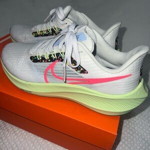 NIKE AIR ZOOM PEGASUS 39, WHITE HOT PUNCH CORAL BLISS